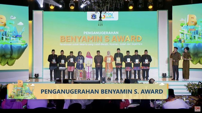 Pramono Anugerahkan Benyamin S Award untuk 3 Kelurahan di Jakarta Gubernur DKI Jakarta Pramono Anung menganugerahkan Benyamin S Award untuk kelurahan di Jakarta dengan kategori nyaman, indah, dan sejahtera.