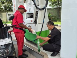 Polisi Sidak Sejumlah SPBU di Ponorogo Antisipasi Pertalite Campur Air Polisi Sidak Sejumlah SPBU di Ponorogo Antisipasi Pertalite Campur Air