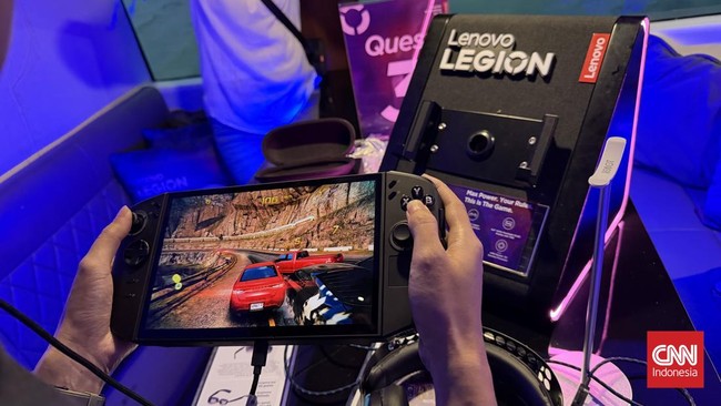 Konsol gaming handheld Lenovo Legion Go 2 hadir mengikuti jejak Legion Go S yang lebih dulu hadir di Indonesia. Lantas apa beda keduanya?