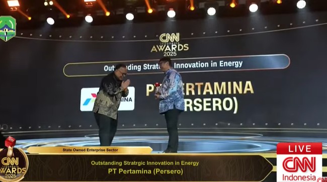 Pertamina dianugerahi penghargaan Outstanding Support for MSME Digital Transformation dalam ajang CNN Indonesia Awards 2025.
