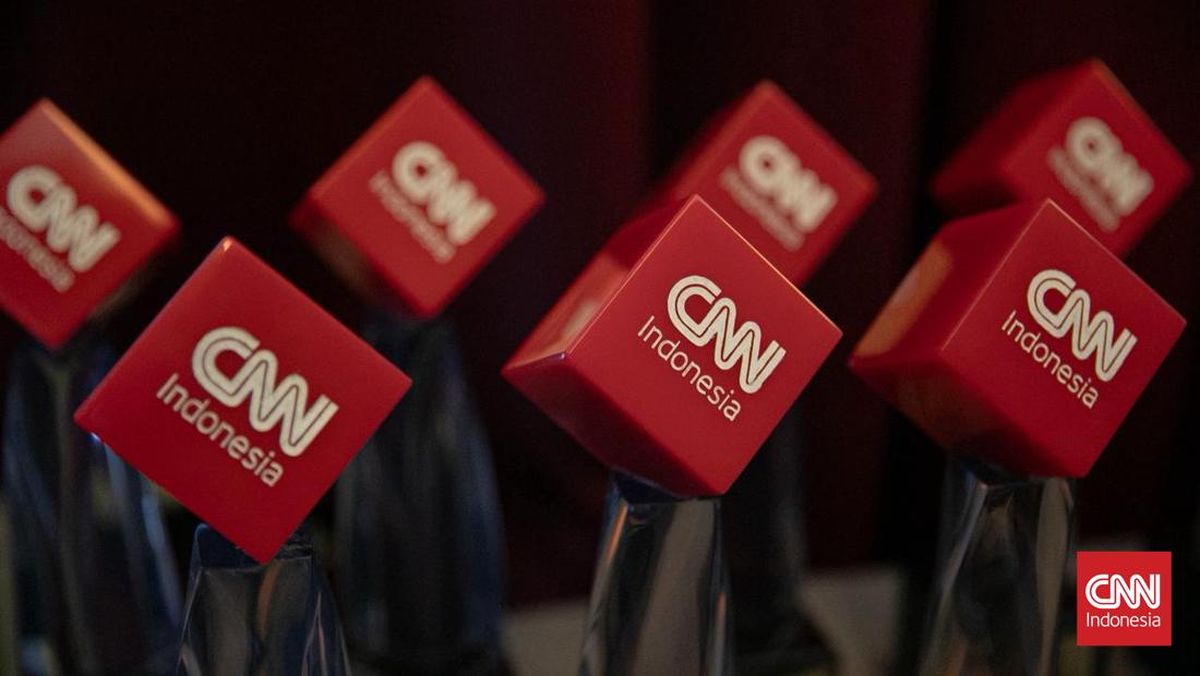 Mendukbangga - Dirut Bulog Hadir dalam CNN Indonesia Awards 2025