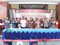 Polda Sumsel Musnahkan 1,7 Kg Sabu dan Ribuan Ekstasi dari 23 Tersangka Polda Sumsel Musnahkan 1,7 Kg Sabu dan Ribuan Ekstasi dari 23 Tersangka