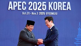 Hadiri KTT APEC 2025, Prabowo Disambut Hangat Presiden Korsel