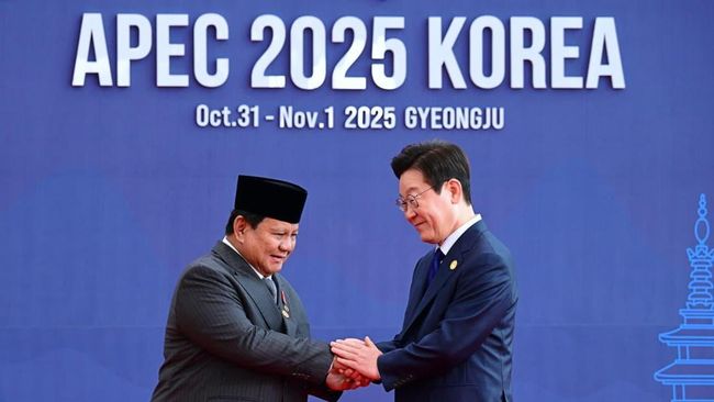 Bertemu Presiden Korsel, Prabowo Puji K-Pop Taklukkan Dunia Saat bertemu bilateral di sela KTT APEC, Prabowo mengatakan ke Presiden Korsel bahwa Korea akan menaklukan dunia dengan musik dan tarian alias K-Pop.