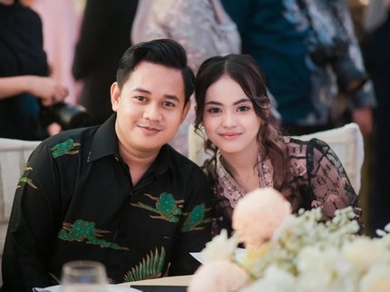 Putri DA Umumkan Kehamilan Pertama dengan Suami Pengusaha Abdul Aziz