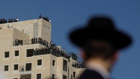 FOTO: Puluhan Ribu Yahudi Ortodoks Demo Netanyahu Tolak Wajib Militer