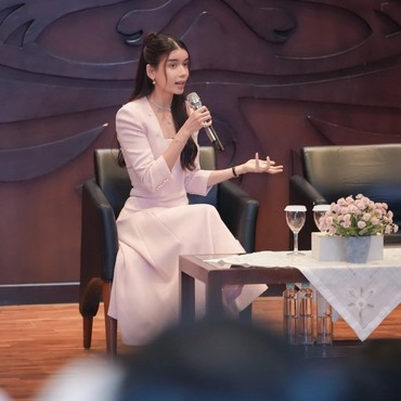 Ingin Jadi IRT, 7 Potret Sabrina Chairunnisa Giat Bekerja Selama Menikah dengan Deddy