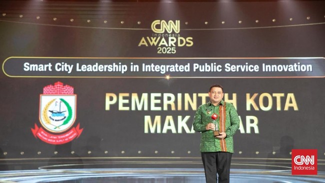 Pemkot Makassar Dianugerahi Smart City Leadership in Public Service Penghargaan CNN Indonesia Awards ini diberikan berkat terobosan yang dilakukan Pemkot Makassar dalam membangun layanan publik terpadu bagi masyarakatnya.