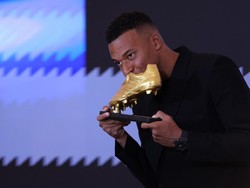 Mbappe Terima Sepatu Emas Eropa, Pengin Lama di Madrid Mbappe Terima Sepatu Emas Eropa, Pengin Lama di Madrid