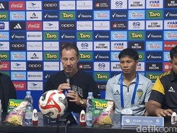 Laga PSIM Vs Persik di SSA Diwarnai Hujan, Van Gastel Soroti Masalah Lampu Laga PSIM Vs Persik di SSA Diwarnai Hujan, Van Gastel Soroti Masalah Lampu