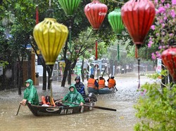 Vietnam Banjir! Turis-turis Dievakuasi dari Tempat Wisata Vietnam Banjir! Turis-turis Dievakuasi dari Tempat Wisata