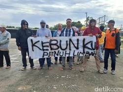 Warga Geruduk PT PRI Lagi: Lihat Kebunku Penuh Limbah! Warga Geruduk PT PRI Lagi: Lihat Kebunku Penuh Limbah!