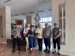 WNA Asal Rusia Apresiasi Pelayanan Cepat Polres Kepulauan Seribu WNA Asal Rusia Apresiasi Pelayanan Cepat Polres Kepulauan Seribu