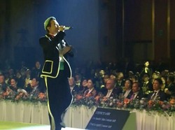 Video Ekspresi Para Pemimpin Dunia Nonton Penampilan G-Dragon di APEC Video Ekspresi Para Pemimpin Dunia Nonton Penampilan G-Dragon di APEC