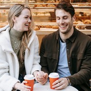 5 Zodiak yang Dikenal Mudah Jatuh Cinta, Kamu Termasuk?