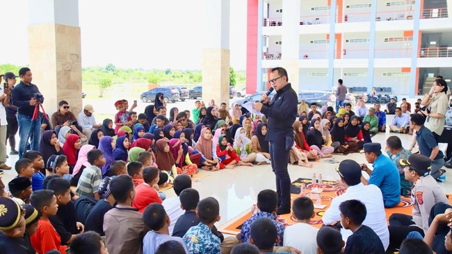 Wamendagri Bima Arya menilai langkah Pemkab Buton Tengah mengembangkan Sekolah Rakyat menjadi wujud nyata kolaborasi antara pemerintah pusat dan daerah.