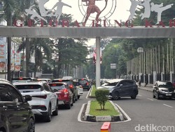 Lalin Depan GBK Arah Senayan Macet Jelang Konser BLACKPINK Lalin Depan GBK Arah Senayan Macet Jelang Konser BLACKPINK