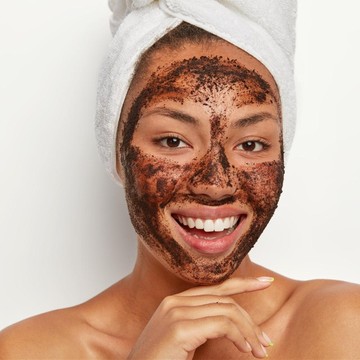 Ampas Kopi Hitam Punya Banyak Manfaat untuk Wajah dan Rambut, Cek!