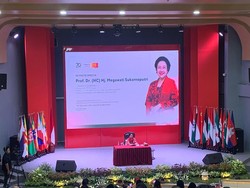 Ternyata Ini Alasan Megawati Tak Punya HP Sendiri Ternyata Ini Alasan Megawati Tak Punya HP Sendiri