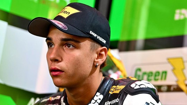 Tim CIP Green Power memberikan update tentang kondisi Noah Dettwiler pasca kecelakaan serius di Moto3 Malaysia 2025. Dettwiler kini stabil dan terus membaik.