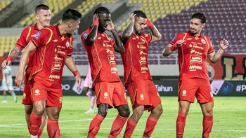 FOTO: Hattrick Maxwell Bawa Persija Tekan Borneo