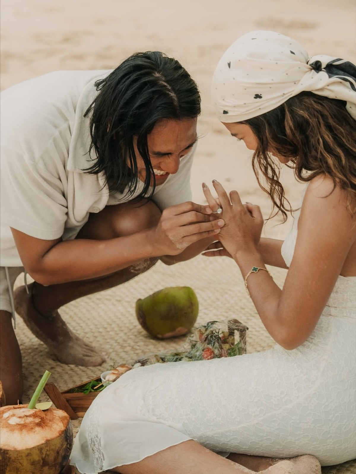 Sean Gelael melamar Hana Malasan