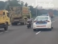 Viral Pemotor Wanita Masuk Tol Japek hingga Dikejar Mobil Polisi, Ternyata ODGJ Viral Pemotor Wanita Masuk Tol Japek hingga Dikejar Mobil Polisi, Ternyata ODGJ