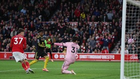 Hasil Liga Inggris: Diwarnai Kontroversi, MU Curi Poin di Nottingham