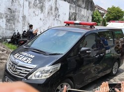 Raja Solo Wafat, Diantar ke Keraton Menggunakan Ambulans Toyota Alphard