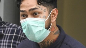 FOTO: Onad Tertunduk Diperiksa Polisi, Positif Ganja dan Ekstasi