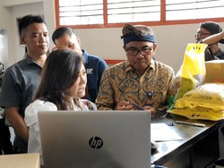 PT Pos Siapkan Skema agar BLT Sampai ke Tangan Lansia-Warga Sakit