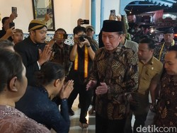 Jokowi Melayat Raja Keraton Solo PB XIII, Sampaikan Duka Mendalam