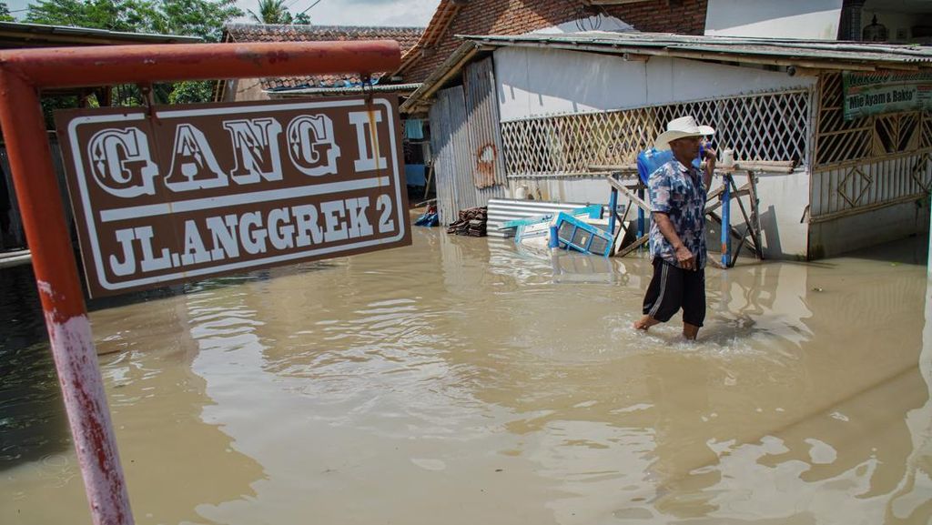 Banjir Kepung 8 Kecamatan di Probolinggo, 5 Jembatan Putus Total