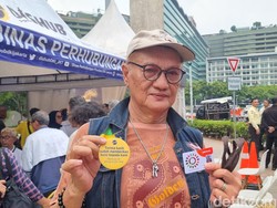 Senangnya Lansia Dapat Kartu Gratis Transum Jakarta Meski Antre 5 Jam