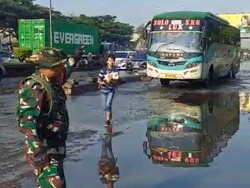 Banjir Jalan Kaligawe Depan RSI Semarang Surut, Hati-hati Banyak Lumpur