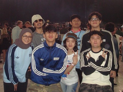 Keseruan Duta Sheila on 7 Bareng Istri & Anak, Terbaru Ajak Nonton Konser Oasis di Australia