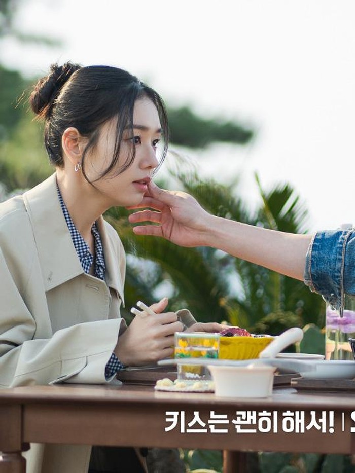 Dibintangi Ahn Eun Jin dan Jang Ki Yong, Dynamite Kiss akan menyajikan romansa tak terduga antara pegawai dan bosnya.