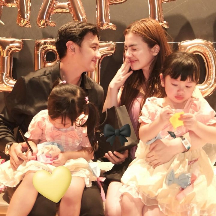 <p>Ia pun terlihat tak bisa menyembunyikan perasaan harunya dan menahan air mata. &ldquo;Makasih banyak buat semuanya yang udah bantu Hito siapin semua <em>surprise</em> ini yaaa maafin aku gabisa <em>mention</em> satu-satu saking banyaknya haha&hellip;Aku diberkati sekali dikelilingi sama orang-orang yang sayang sama kamu, makasih banyak Tuhan Yesus,&rdquo; tulis Feli.&nbsp;(Foto: Instagram @felicyangelista)</p>