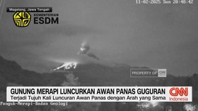 VIDEO: Gunung Merapi Luncurkan Awan Panas Guguran