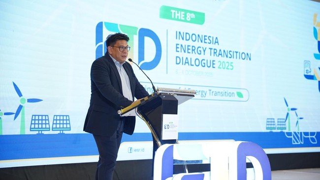 Indonesia perlu peta jalan transisi energi yang terkoordinasi untuk mencapai target Indonesia Emas 2045. Forum IETD 2025 membahas tantangan dan strategi utama.