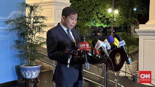 Ignasius Jonan membantah membahas polemik kereta cepat Whoosh dalam pertemuan dua jam bersama Presiden Prabowo Subianto sore ini, Senin (3/11).