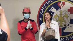 7 Momen Jennifer Bachdim Minta Damkar Lepaskan Cincin Nikah Usai Jari Kejepit Pintu