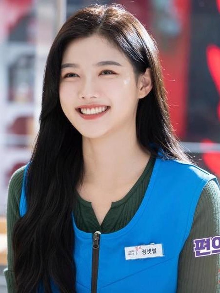 Dalam Backstreet Rookie, Kim Yoo Jung berperan sebagai Jung Saet Byul yang sejak SMA hingga dewasa mengagumi seorang pemilik minimarket bernama Choi Dae Hyun (Ji Chang Wook)