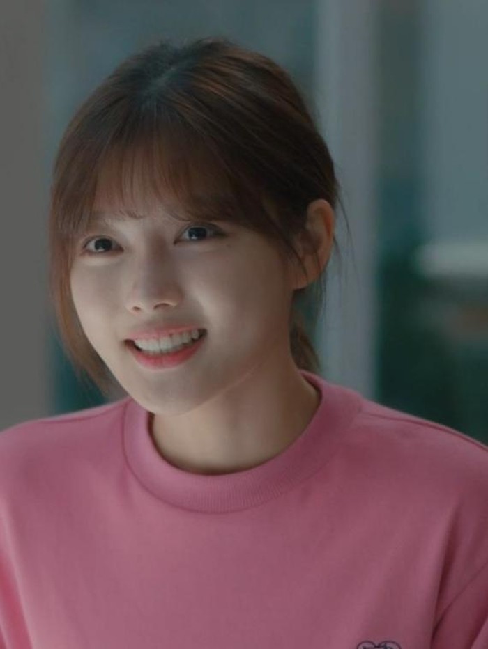Dalam drama Clean With Passion For Now, Kim Yoo Jung berperan sebagai Gil Oh Sol, seorang karyawan yang ceroboh dan tidak peduli terhadap kebersihan