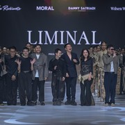 Tenun Disulap Jadi Busana Elegan sampai Edgy oleh 4 Desainer Indonesia Bersama CTI