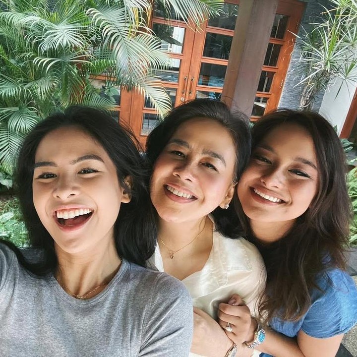 <p>Momen bahagia itu dibagikan langsung oleh sang penyanyi lewat beberapa foto yang diunggah di akun Instagram pribadinya. &ldquo;Minggu lebih baik bersama-sama. Selamat ulang tahun untuk Mama kami,&rdquo; tulis Maudy, dikutip dari laman Instagram <em>@maudyayunda,</em> Senin (3/11/2025).&nbsp;(Foto: Instagram @maudyayunda)</p>