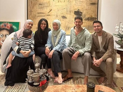 Melly Goeslaw Ajak BBB Reunian, Potret Laudya Cynthia Bella Ramai Dikomentari