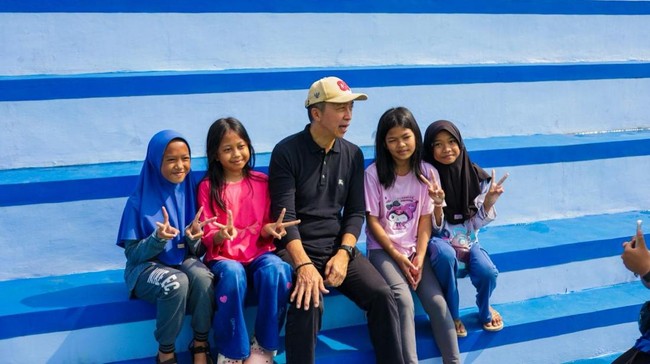 Wali Kota Bogor, Dedie A. Rachim, mengajak masyarakat merawat Taman Manunggal dan fasilitas mini soccer yang baru direvitalisasi untuk kepentingan bersama.