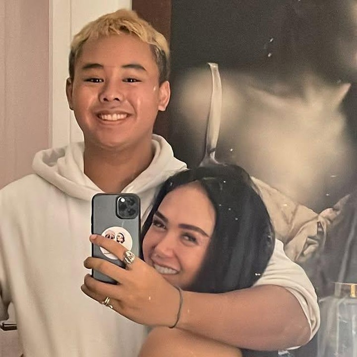 <p>Untuk merayakan hari spesial sang anak, Yuni Shara membagikan sejumlah potretnya bersama Cello. Kebersamaan keduanya pun dibagikan lewat Instagramnya dan langsung mencuri perhatian warganet, Bunda. (Foto: Instagram @yunishara36)</p>