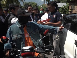 Rekonstruksi Kasus Penembakan Husain di Polman, Ibu Korban Nyaris Pingsan